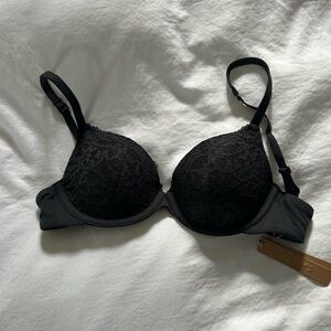 Skims black T shirt lace bra